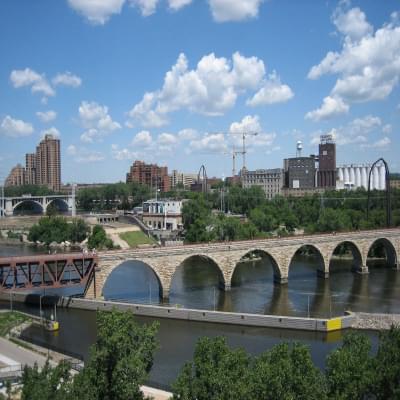 Minneapolis envío de autos empresa